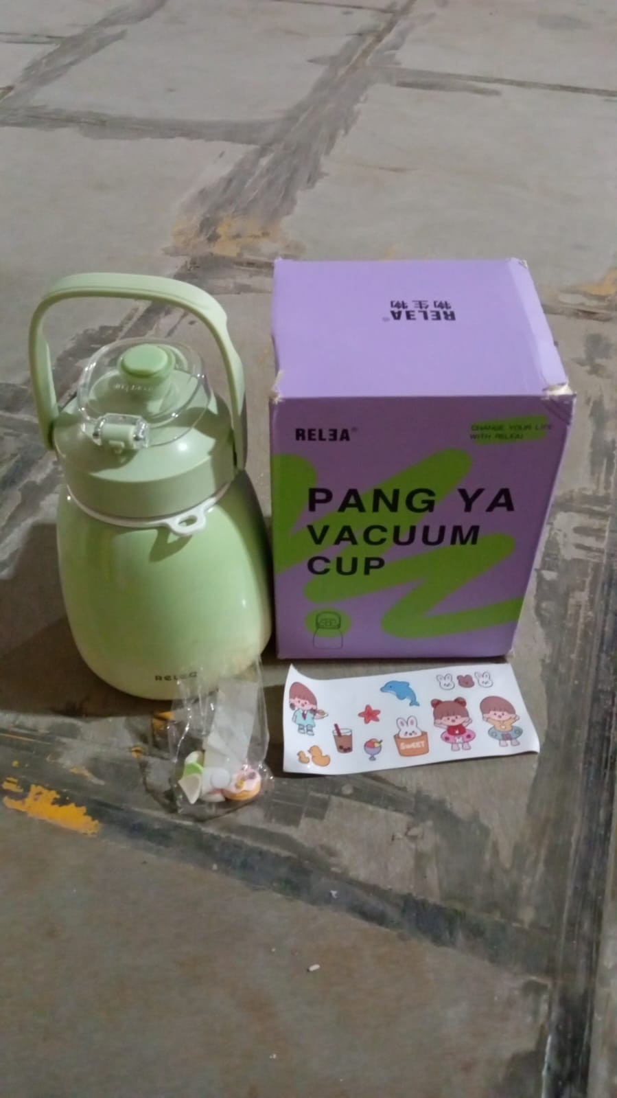 Stainless Steel Mug / Bottle Vacuum Insulated Cup With Handle (1200 ML) Stainless Steel Mug / Bottle Vacuum Insulated Cup With Handle (1200 ML)